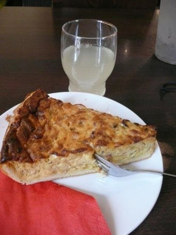 Geselliges Herbsttreffen bei Zwiebelkuchen und Federweißen